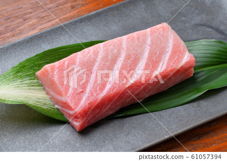 For sashimi of "Large Toro" books (blocks) made from Nagasaki tuna (tuna, tuna). For sashimi of "Large Toro" books (blocks) made from Nagasaki tuna (tuna, tuna). 61057394