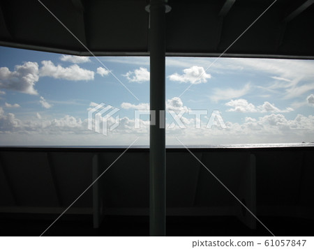從船窗看到的天空A 從船窗看到的天空A 61057847