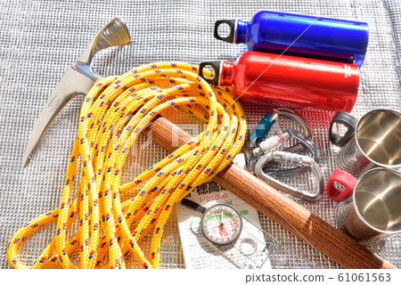 Mountaineering image Mountain equipment Mountaineering equipment Mountain equipment Pickle Carabiner Map Compass 61061563