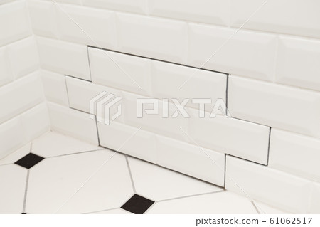 Concealed hatch for tiles to service the bath siphon. 61062517