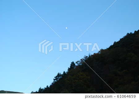 山和月亮 山和月亮 61064659