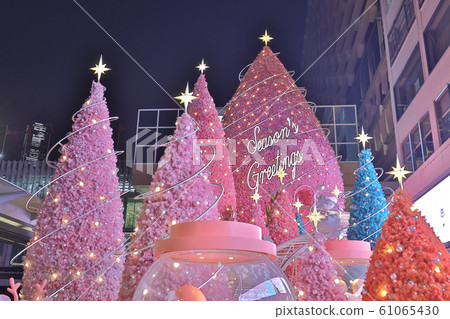 27 Dec 2019 Tourists visit Harbour City shopping 61065430