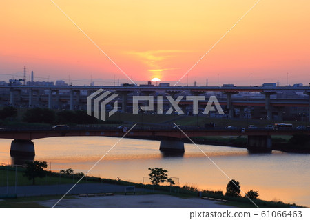 Arakawa evening view, Nishiarai Bridge and Metropolitan Expressway [Senjumotocho, Adachi-ku, Tokyo] 61066463
