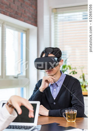 Property guide in VR Man guide in VR Property guide in VR Man guide in VR 61066566