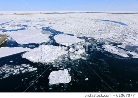 冬季在鄂霍次克流冰 61067077