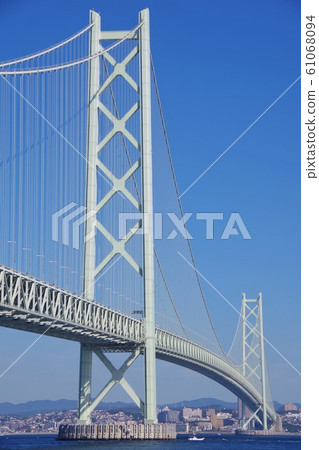 淡路島的明石海峽大橋 61068094