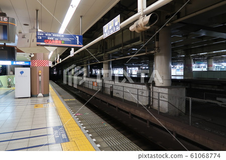 Kitasenju Station platform at night when no one is there Kitasenju Station platform at night when no one is there 61068774