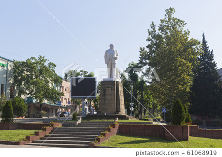 Monument to Lenin in the city Tuapse 61068919