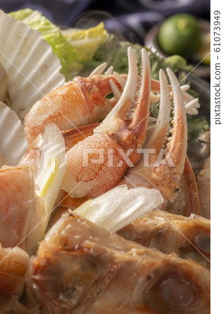 Hot pot dish full of delicious seafood 61073949