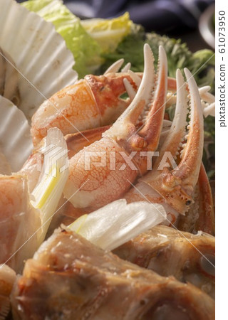 Hot pot dish full of delicious seafood 61073950