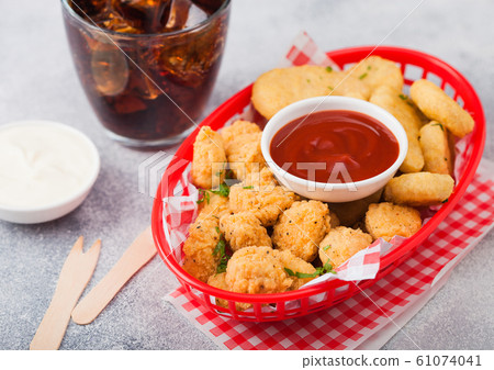 Buttered chicken nuggets and popcorn bites in red Buttered chicken nuggets and popcorn bites in red 61074041