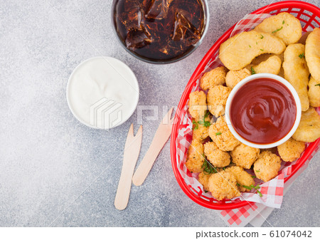 Buttered chicken nuggets and popcorn bites in red Buttered chicken nuggets and popcorn bites in red 61074042