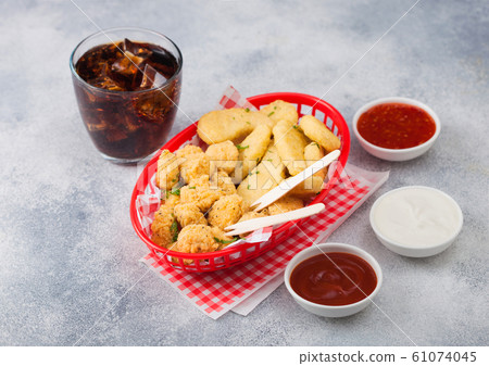 Buttered chicken nuggets and popcorn bites in red Buttered chicken nuggets and popcorn bites in red 61074045