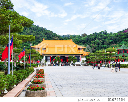 台北忠陵山門和人民大會堂 61074564