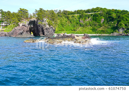 Noto Kongo's Ganmon Cave seen from a pleasure boat Noto Kongo's Ganmon Cave seen from a pleasure boat 61074750