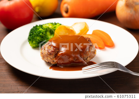 Demiglace hamburger steak 61075311