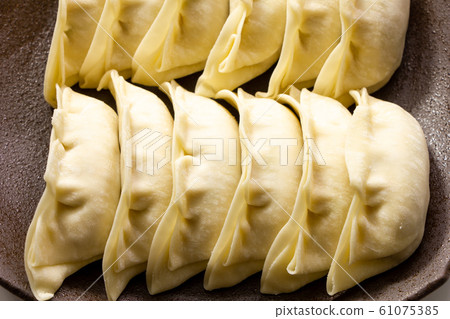 餃子(生)。 餃子(生)。 61075385