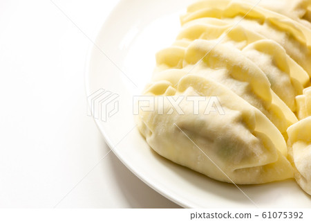 餃子（生）。 61075392