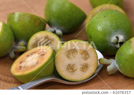 收穫的Feijoa水果，關閉 61076357