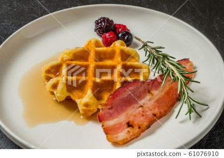 Crispy bacon set Deliciously baked crispy bacon food 61076910