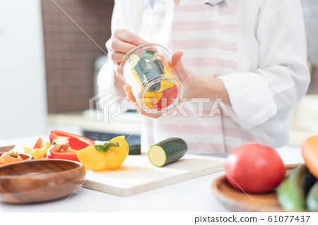 Housewives, handy vegetables Housewives, handy vegetables 61077437