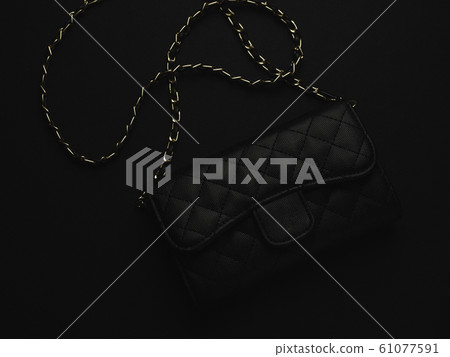 Black leather bag with golden chain 61077591