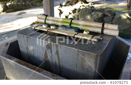 日本神社洗手水竹禮貌 日本神社洗手水竹禮貌 61078273