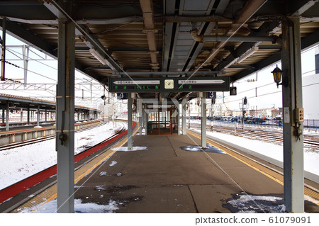 Hakodate, Hokkaido Hakodate Station platform winter scenery shot Hakodate, Hokkaido Hakodate Station platform winter scenery shot 61079091