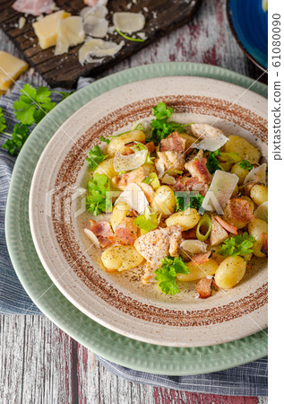 Homemade gnocchi with parmesan chicken 61080090