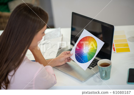 Close up of a color palette in female hands 61080187