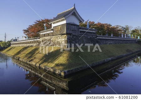 京都府長岡京市小龍寺模擬角塔和彩葉的反射 京都府長岡京市小龍寺模擬角塔和彩葉的反射 61081200