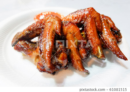 Baked chicken wings / barbecue chicken wings fried 61081515
