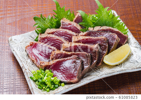 Seared bonito 61085823