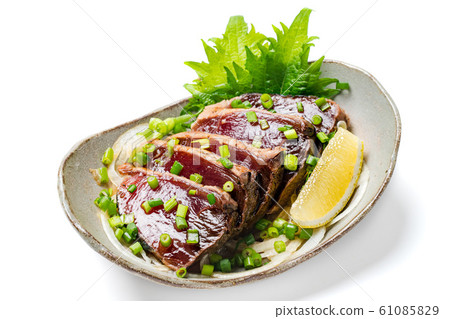 Seared bonito 61085829