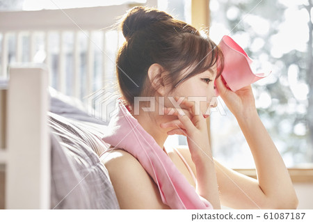 Young woman, morning, exercise, health, diet, sports, rest, rest, bedroom, room, house Young woman, morning, exercise, health, diet, sports, rest, rest, bedroom, room, house 61087187