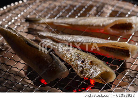 烤魚烤的形象 烤魚烤的形象 61088928