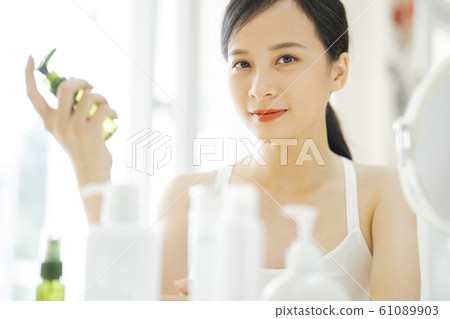 woman, make up, skincare, beauty 61089903