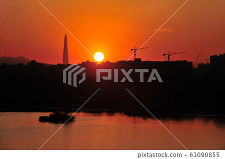 Sunset evening glow landscape of seoul south korea 61090855