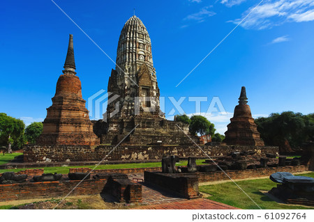 Beautiful scene of Wat Ratcha Burana in Ayuthaya Beautiful scene of Wat Ratcha Burana in Ayuthaya 61092764
