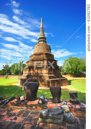 Beautiful scene of Wat Ratcha Burana in Ayuthaya 61092765