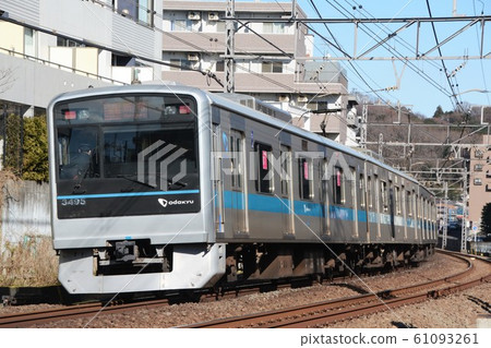 小田急電鐵3000型冬季穿越市區 小田急電鐵3000型冬季穿越市區 61093261