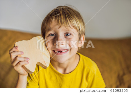A boy, 6 years old, holds a box for milk teeth. Change of teeth A boy, 6 years old, holds a box for milk teeth. Change of teeth 61093305