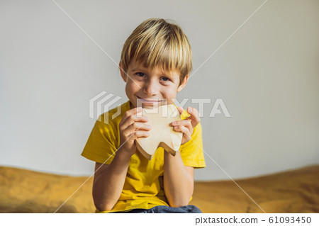 A boy, 6 years old, holds a box for milk teeth. Change of teeth 61093450