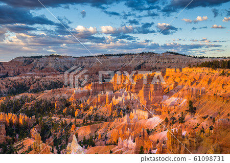 Bryce Canyon National Park at sunrise, Utah, USA 61098731