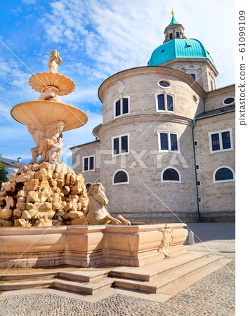 Residenzbrunnen with Salzburg Cathedral in the background on Residenzplatz in Salzburg, Austria Residenzbrunnen with Salzburg Cathedral in the background on Residenzplatz in Salzburg, Austria 61099109