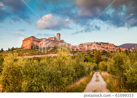 Historic town of Assisi at sunset, Umbria, Italy 61099355