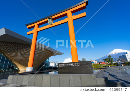 Mount Fuji, World Heritage Center and Torii <December Fujinomiya City, Shizuoka Prefecture> 61099547
