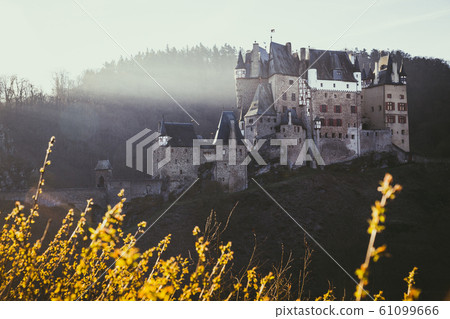 Eltz Castle at sunrise, Rheinland-Pfalz, Germany Eltz Castle at sunrise, Rheinland-Pfalz, Germany 61099666
