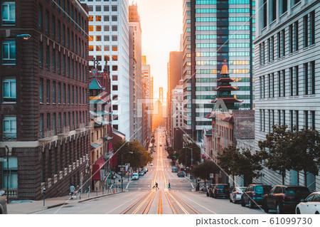 Downtown San Francisco with California Street at sunset, USA 61099730
