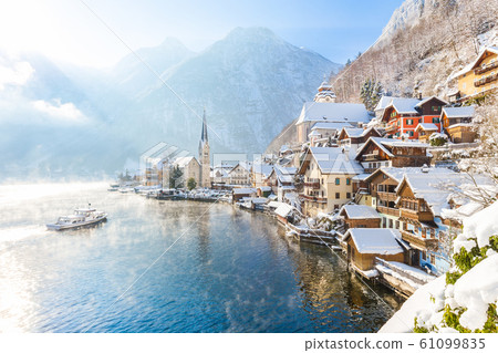 Classic view of Hallstatt with ship in winter, Austria 61099835